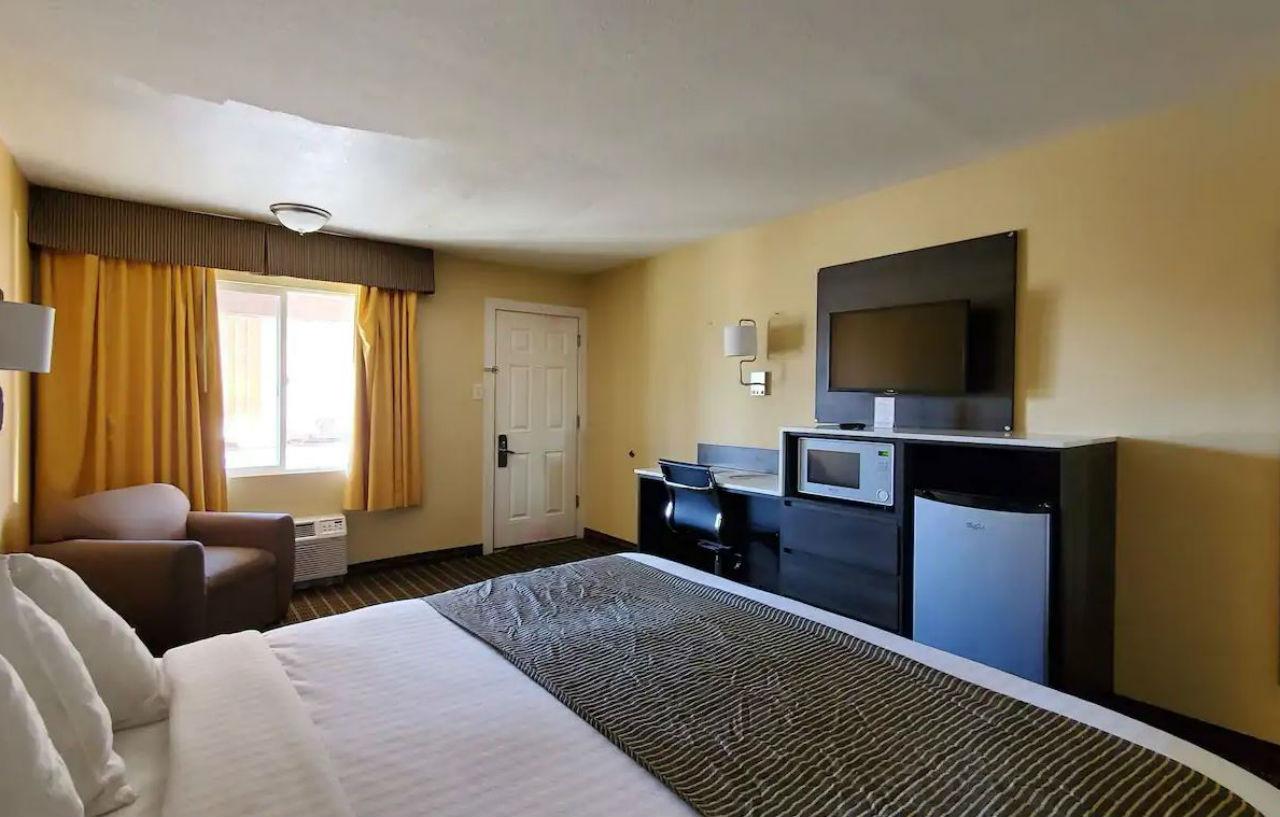Ramada By Wyndham Flagstaff East Hotel Eksteriør billede