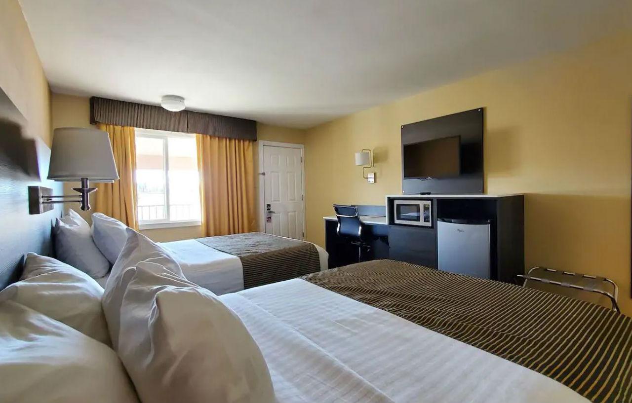 Ramada By Wyndham Flagstaff East Hotel Eksteriør billede
