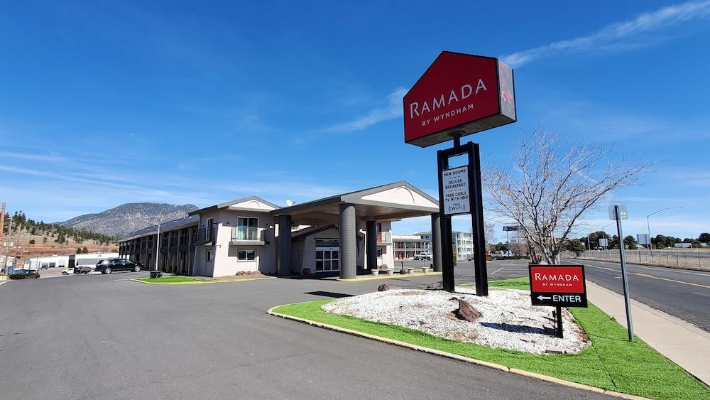 Ramada By Wyndham Flagstaff East Hotel Eksteriør billede