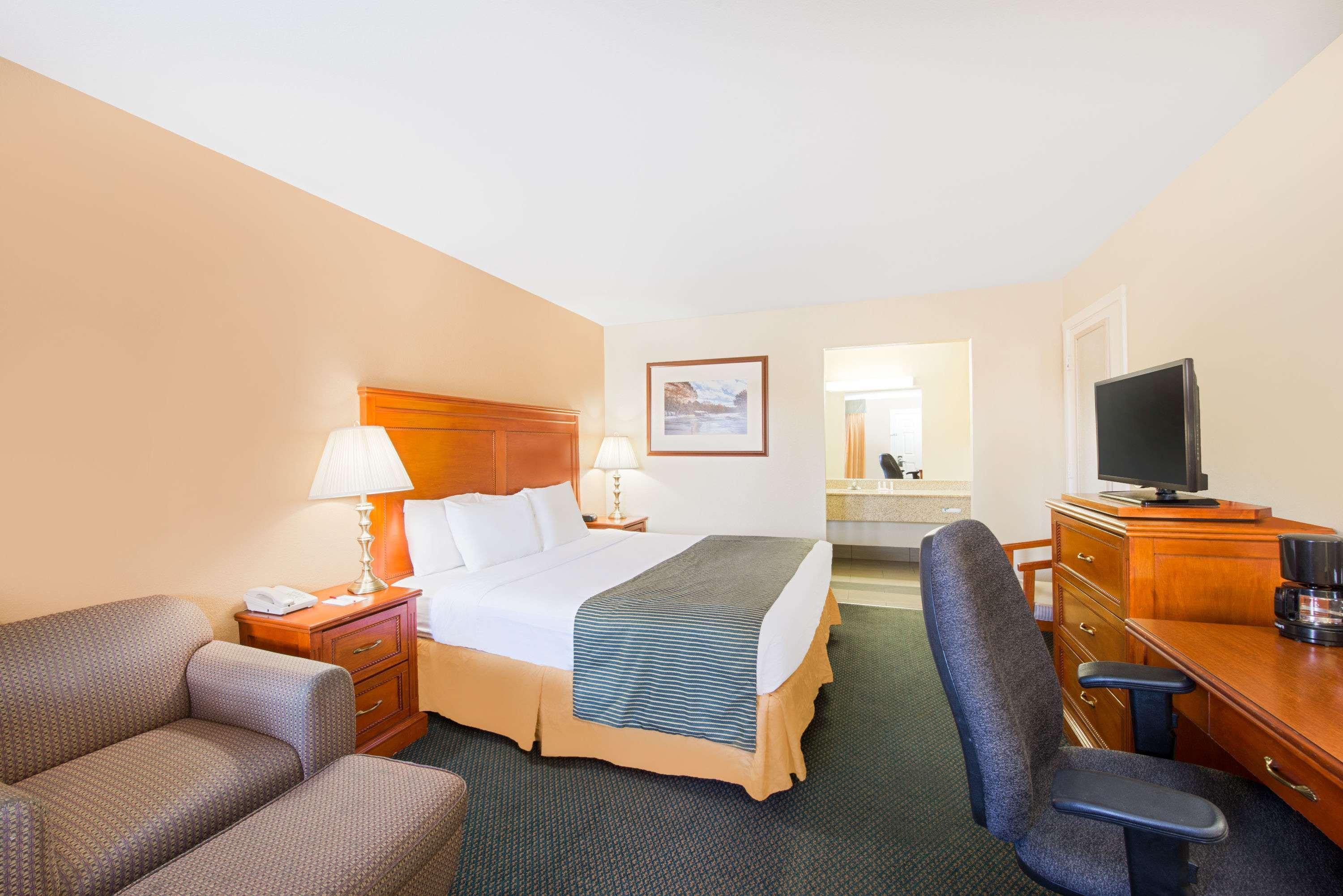 Ramada By Wyndham Flagstaff East Hotel Eksteriør billede