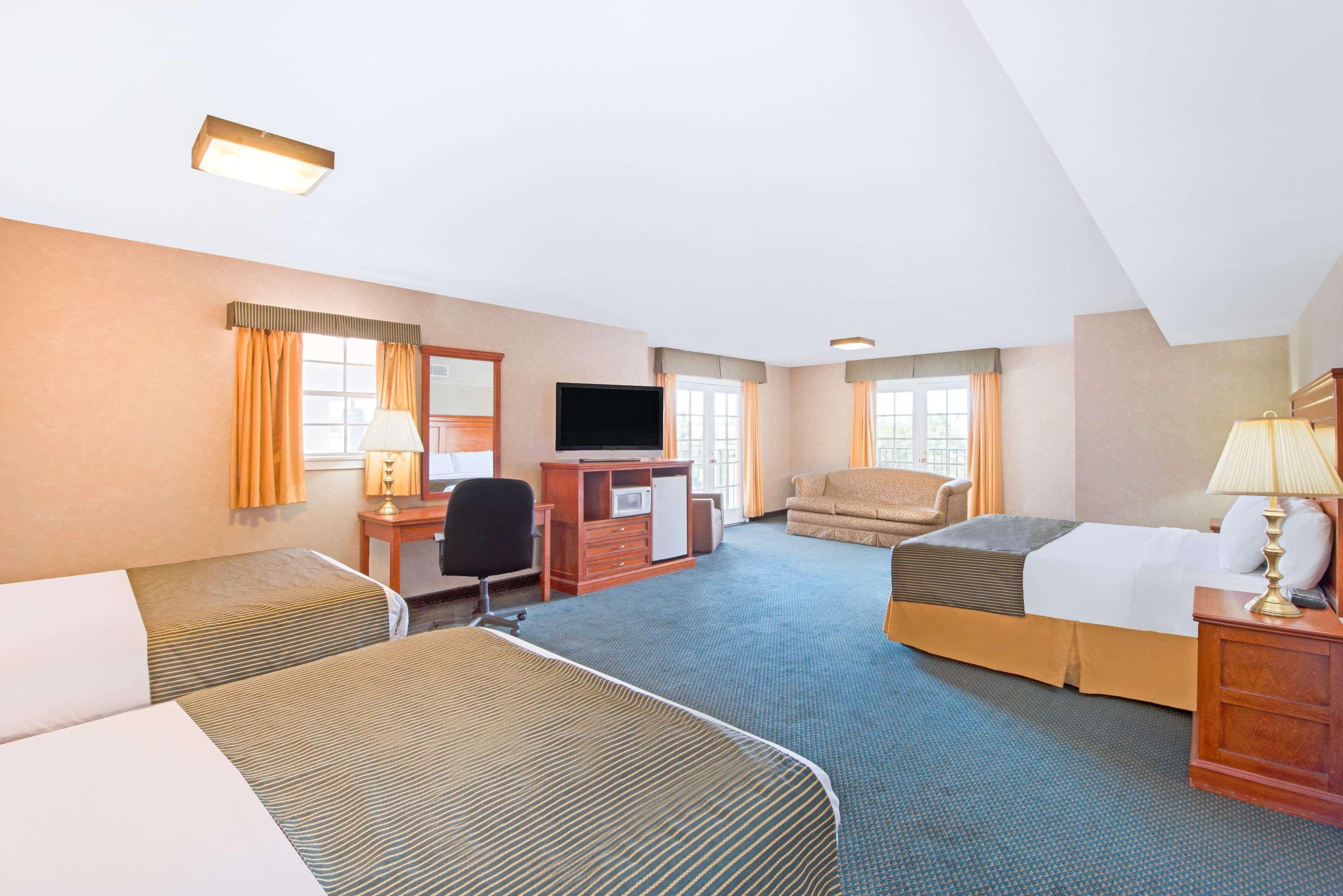 Ramada By Wyndham Flagstaff East Hotel Eksteriør billede