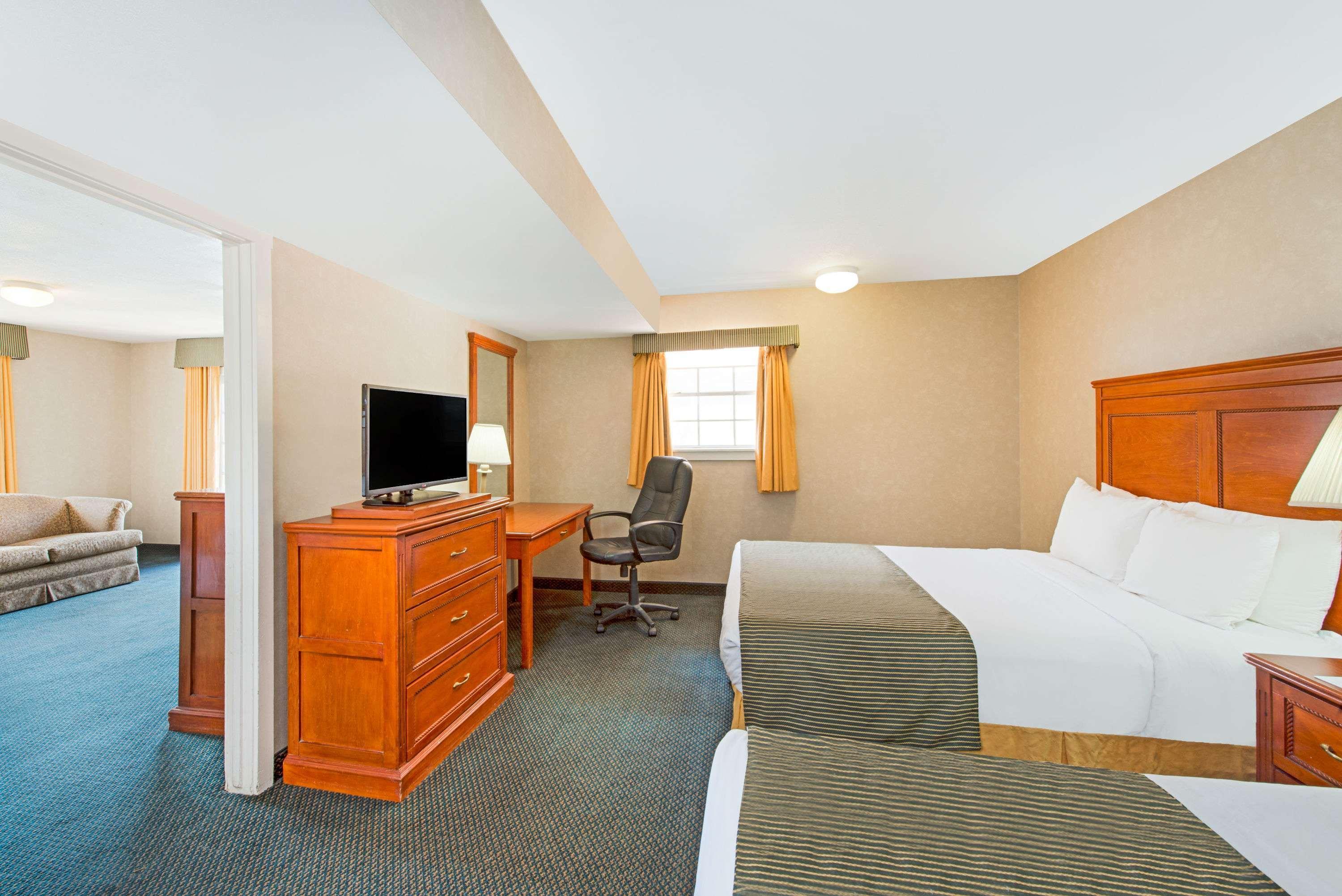 Ramada By Wyndham Flagstaff East Hotel Eksteriør billede