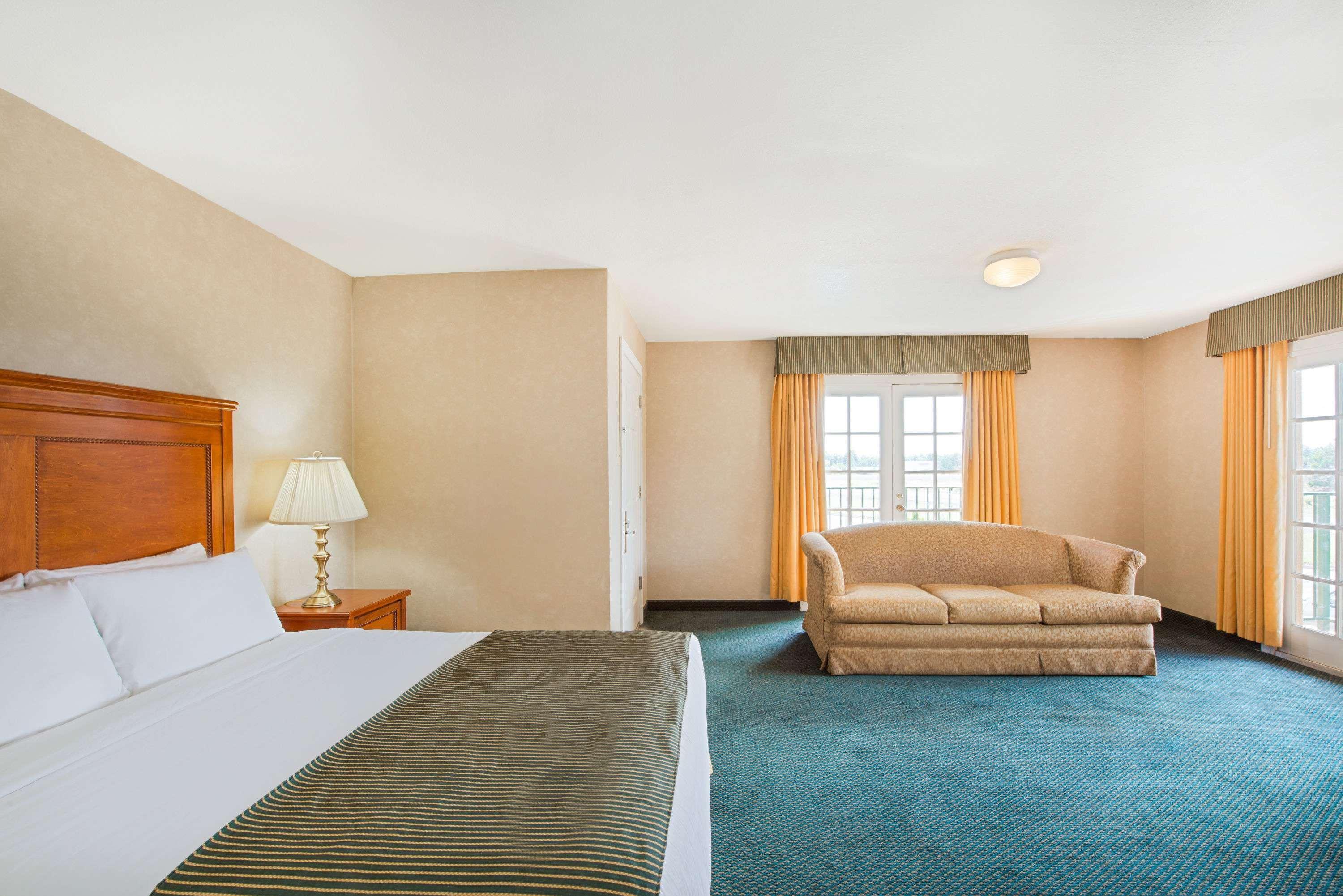 Ramada By Wyndham Flagstaff East Hotel Eksteriør billede