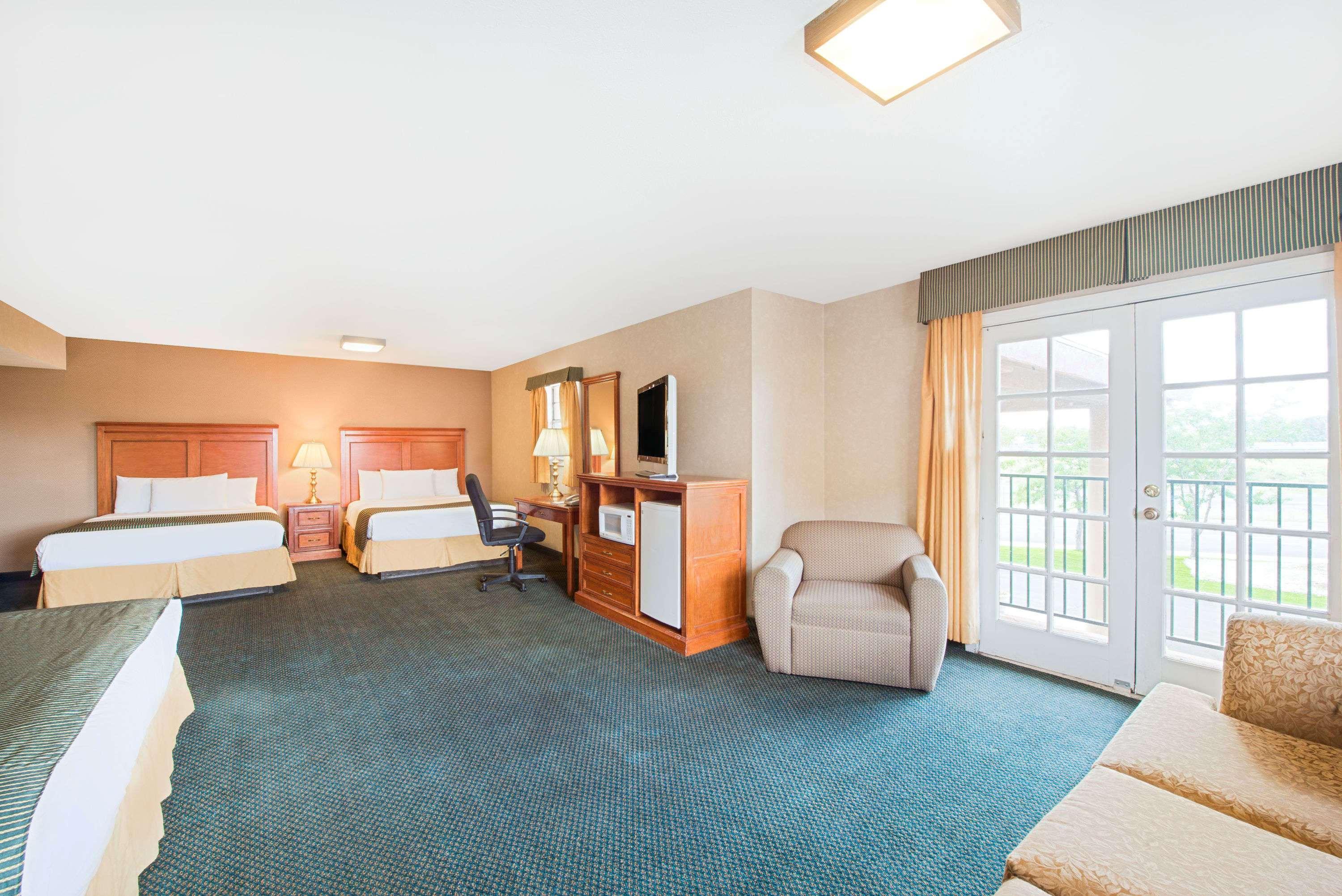 Ramada By Wyndham Flagstaff East Hotel Eksteriør billede