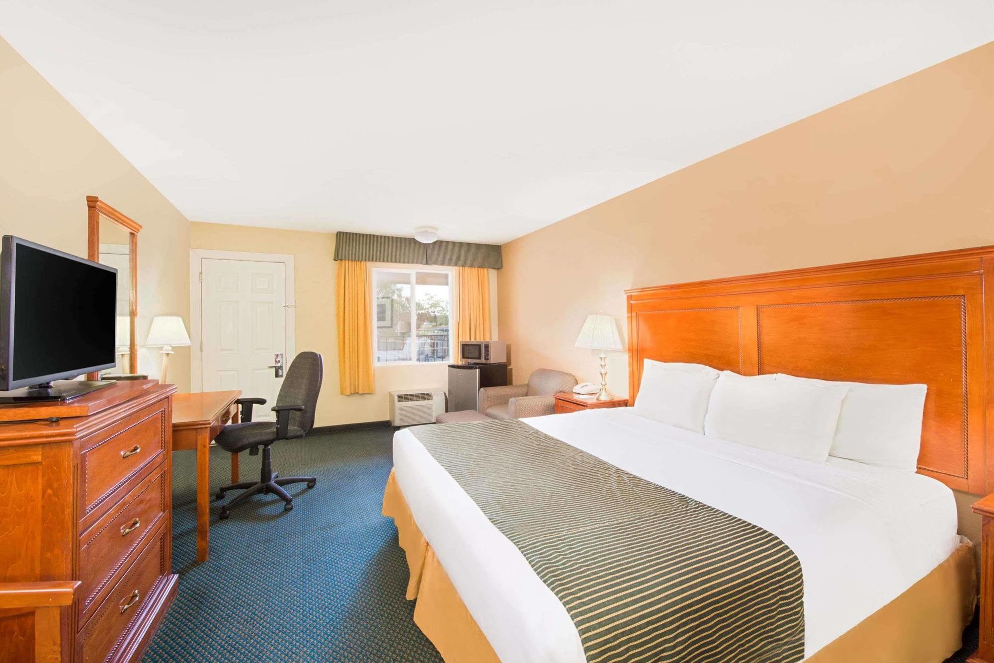 Ramada By Wyndham Flagstaff East Hotel Eksteriør billede
