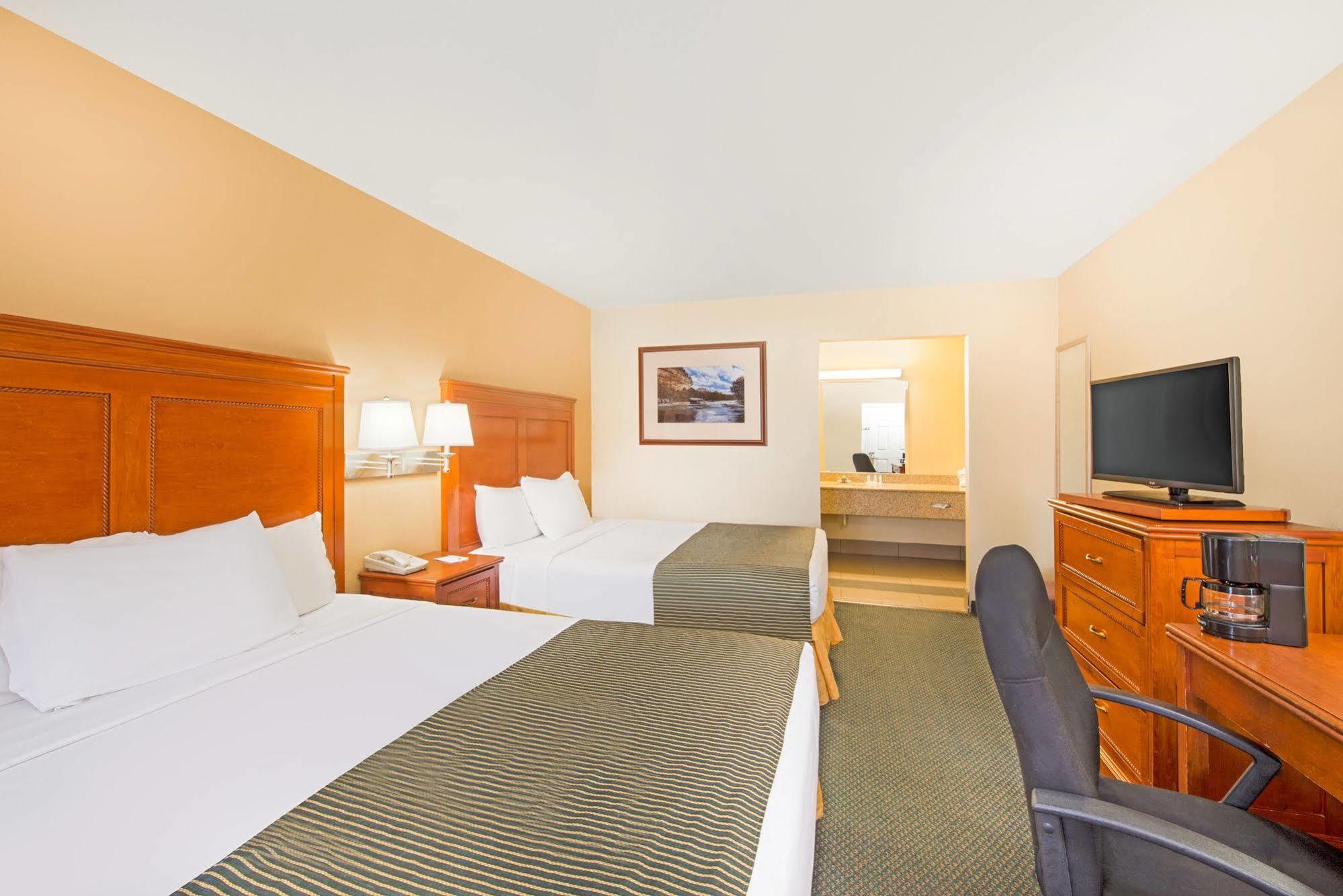 Ramada By Wyndham Flagstaff East Hotel Eksteriør billede