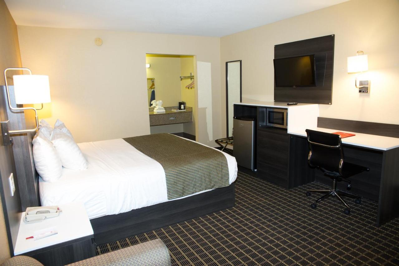 Ramada By Wyndham Flagstaff East Hotel Eksteriør billede
