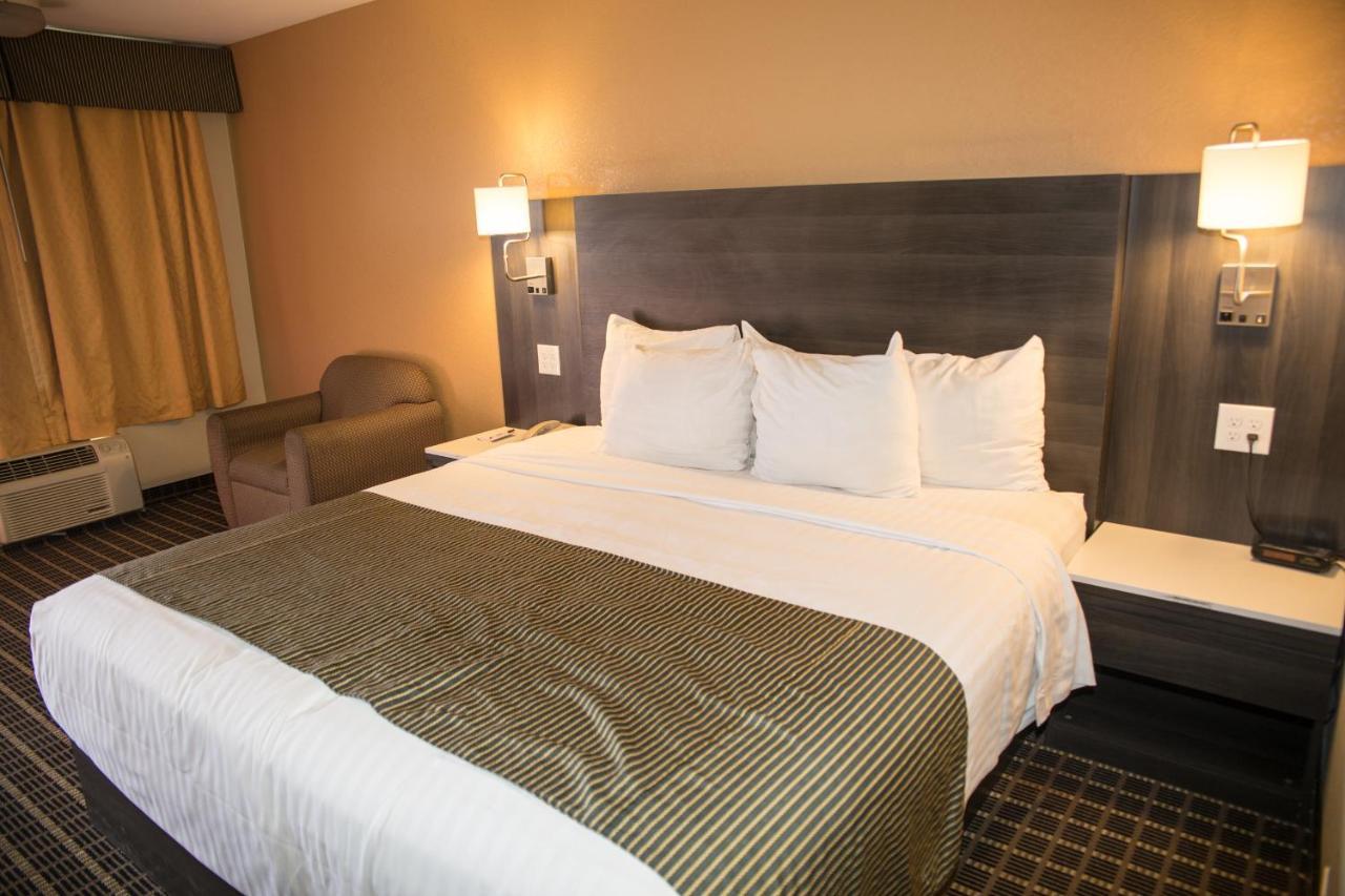 Ramada By Wyndham Flagstaff East Hotel Eksteriør billede