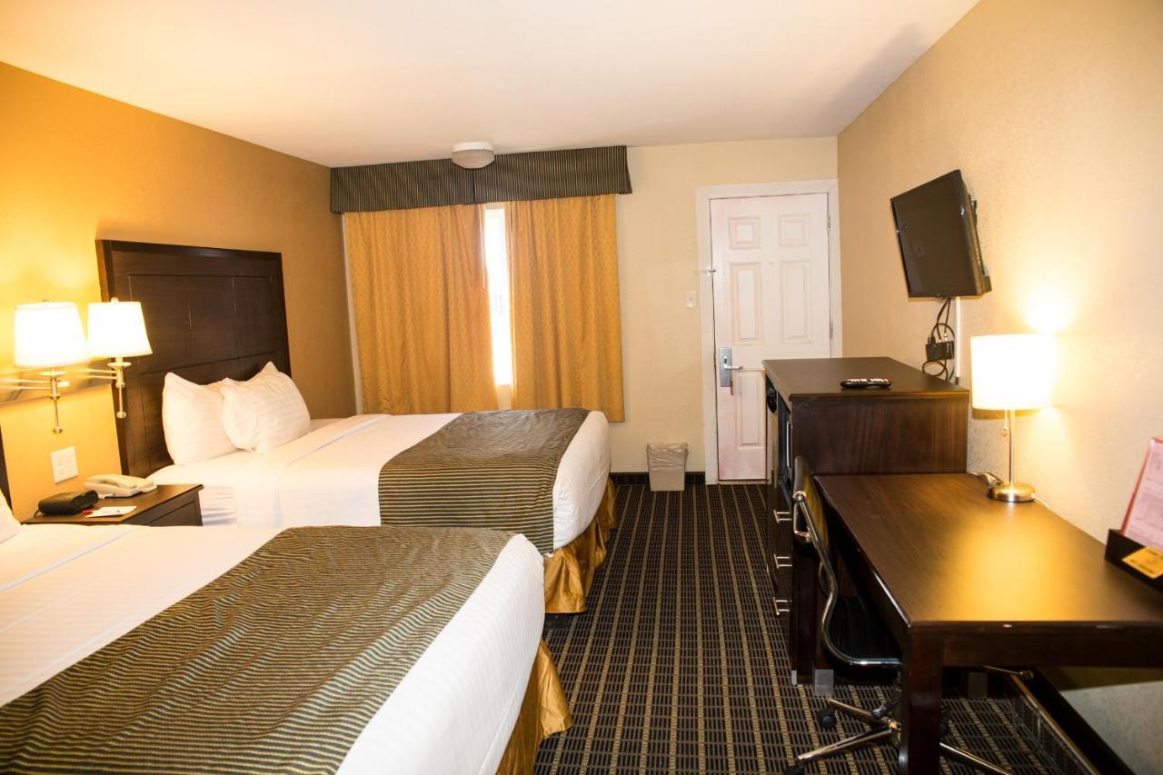 Ramada By Wyndham Flagstaff East Hotel Eksteriør billede
