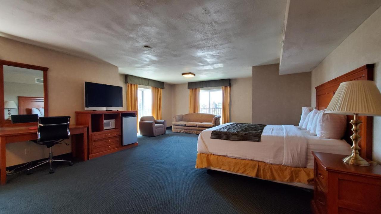 Ramada By Wyndham Flagstaff East Hotel Eksteriør billede